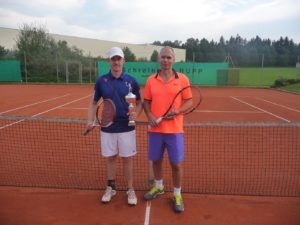 Der alte und neue SGE-Tennis-Vereinsmeister Christian Ahle und der Finalist Hardy Kleinschmidt